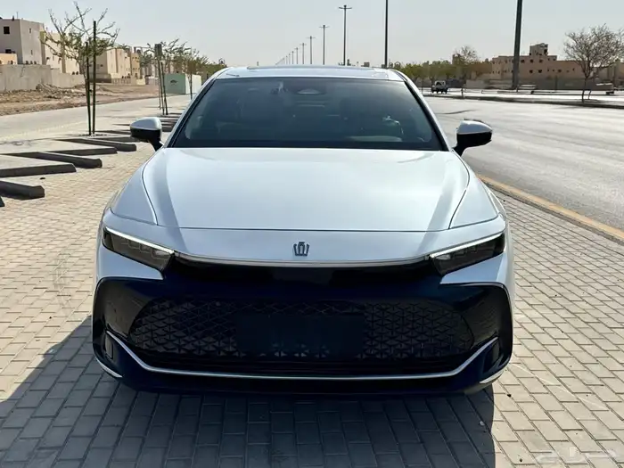 تويوتا كراون 2023 بريميوم شبه جديده شرط 0