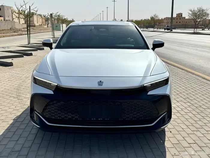 تويوتا كراون 2023 بريميوم شبه جديده شرط 3