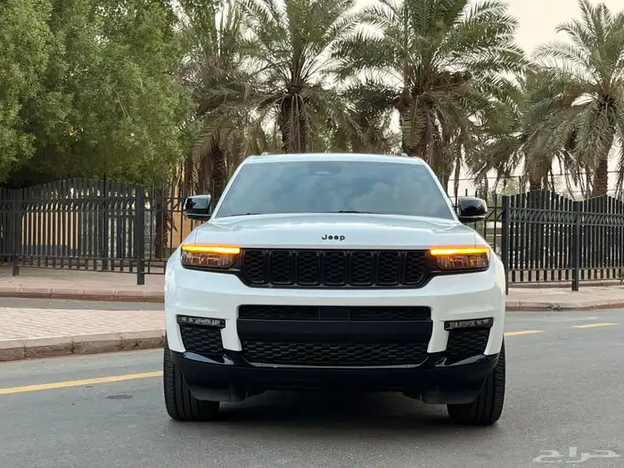 جراند شيروكي لاتيتيود 2022 ( بحالة الوكالة ) 27
