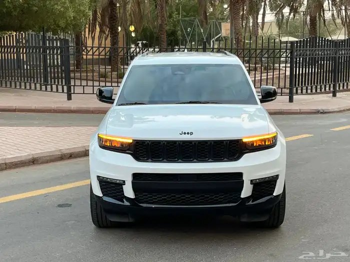 جراند شيروكي لاتيتيود 2022 ( بحالة الوكالة ) 30