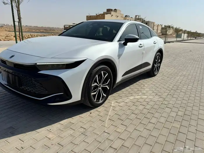 تويوتا كراون 2023 بريميوم شبه جديده شرط 6