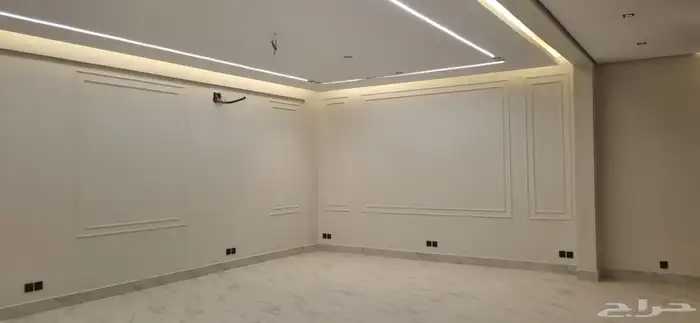 للبيع فله زاوية حي نمار3020 مساحه 810م بناء شخصي 3