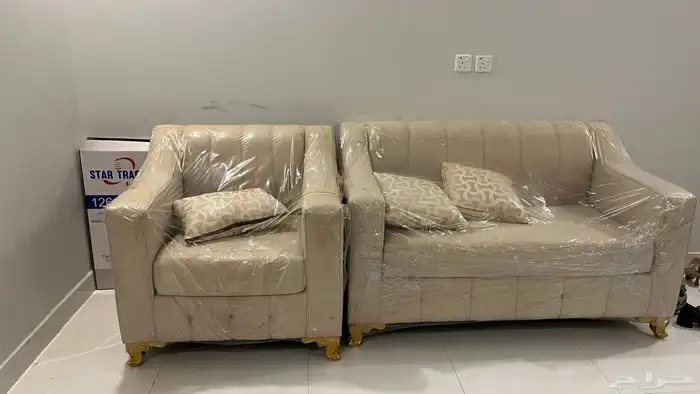 كنب للبيع نظيف وفيه بعض القطع منه جديده 1