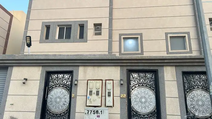 دور للبيع مساحة 250 متر 4