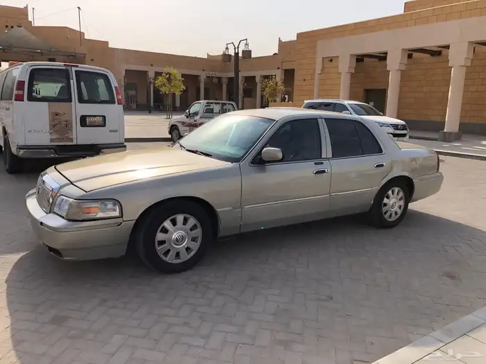 للبيع فورد جراند ماركيز 2004 مجدد نظييف 4