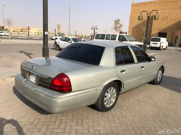 للبيع فورد جراند ماركيز 2004 مجدد نظييف 1
