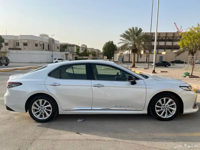 كامري 2023 GLE ( نظيف ) بنزين 12