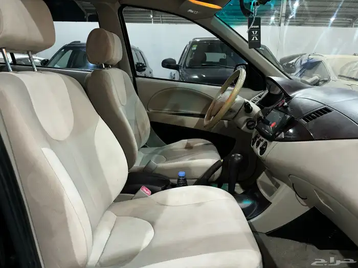 ميتسوبيشي CMC Z7 2012 عائلي ثلاث صفوف 19