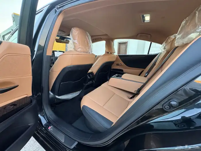 لكزس ES300hهايبرد -2024 عبداللطيف جميل 19