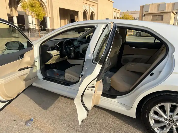كامري 2023 GLE ( نظيف ) بنزين 30