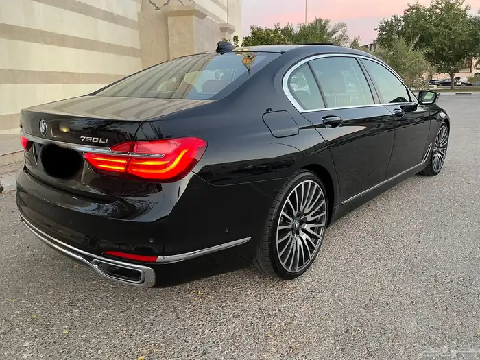 بي ام دبليو ( 750 li ) الموديل 2016 مخزن شبه جديد 67