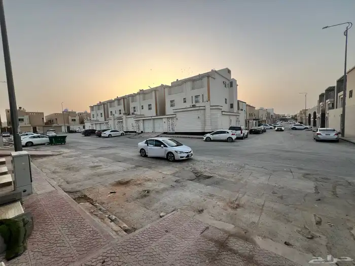 دور للبيع مساحة 250 متر 1