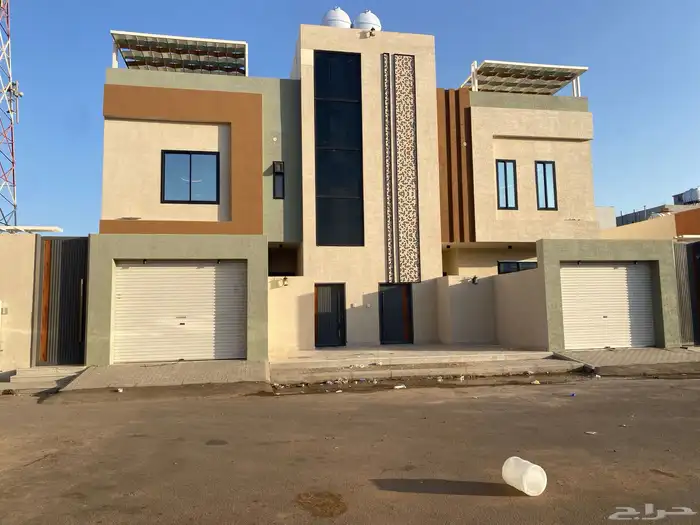 لبيع فله روف علوي مدخل خاص بحي الاخضر 0