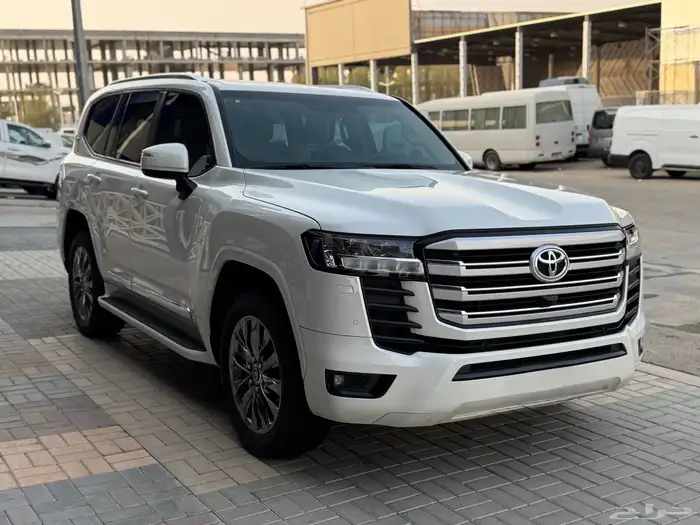 لاندكروزر جي اكس ار L3 2022 عبداللطيف جميل 1