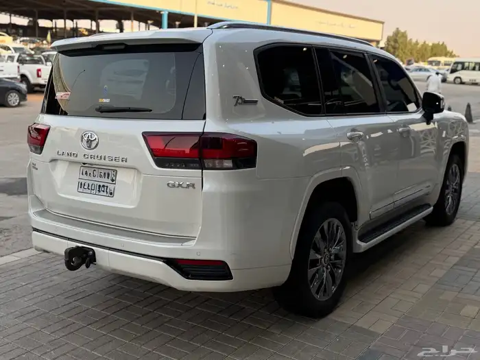 لاندكروزر جي اكس ار L3 2022 عبداللطيف جميل 2