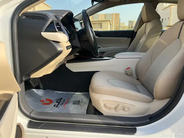 كامري 2023 GLE ( نظيف ) بنزين 14