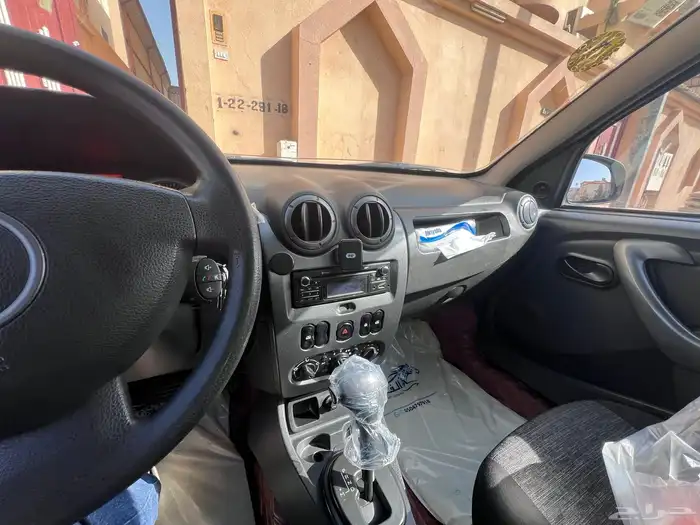 رينو داستر 2014 مع لوحة مميزة 8