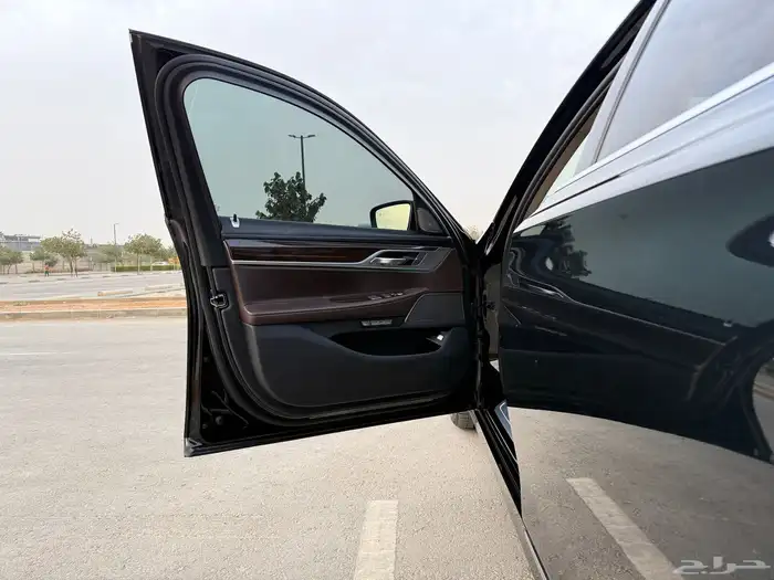 بي ام دبليو 740 منوة 6 سلندر 7