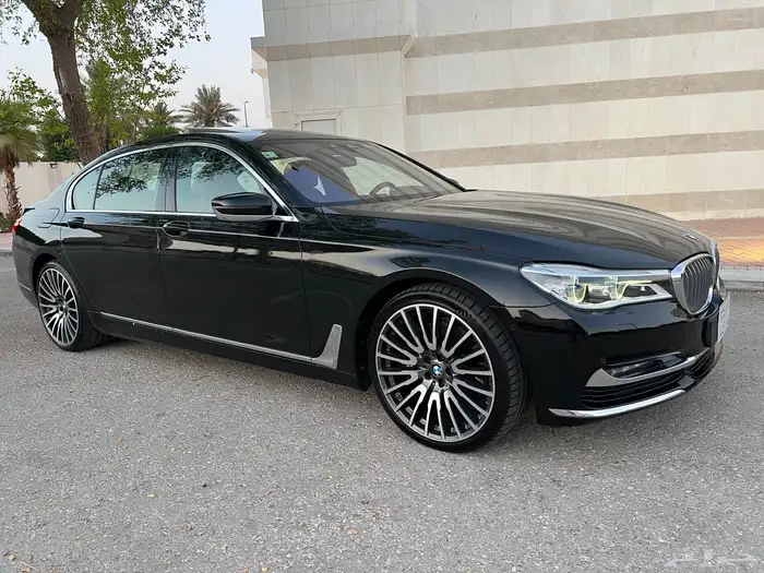 بي ام دبليو ( 750 li ) الموديل 2016 مخزن شبه جديد 75
