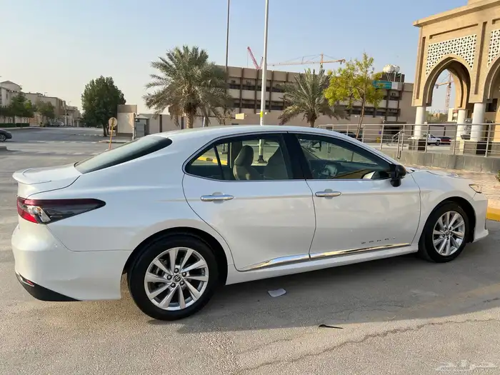 كامري 2023 GLE ( نظيف ) بنزين 13