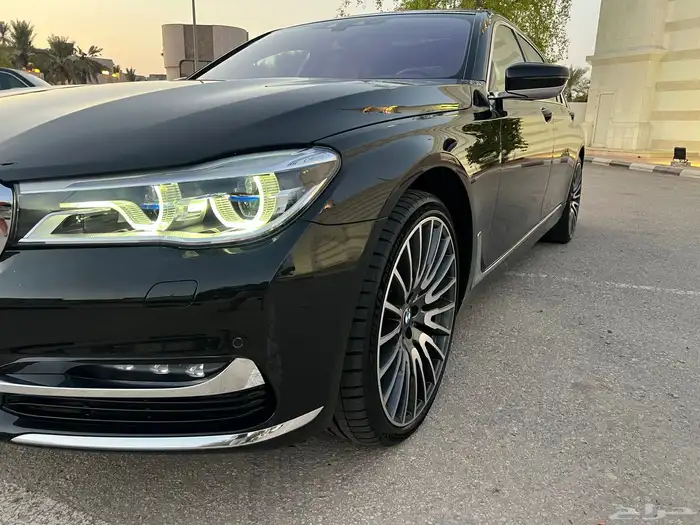 بي ام دبليو ( 750 li ) الموديل 2016 مخزن شبه جديد 63