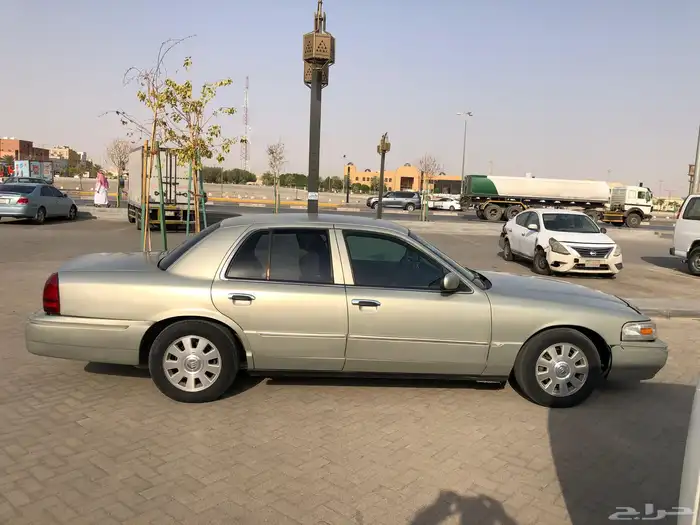 للبيع فورد جراند ماركيز 2004 مجدد نظييف 8