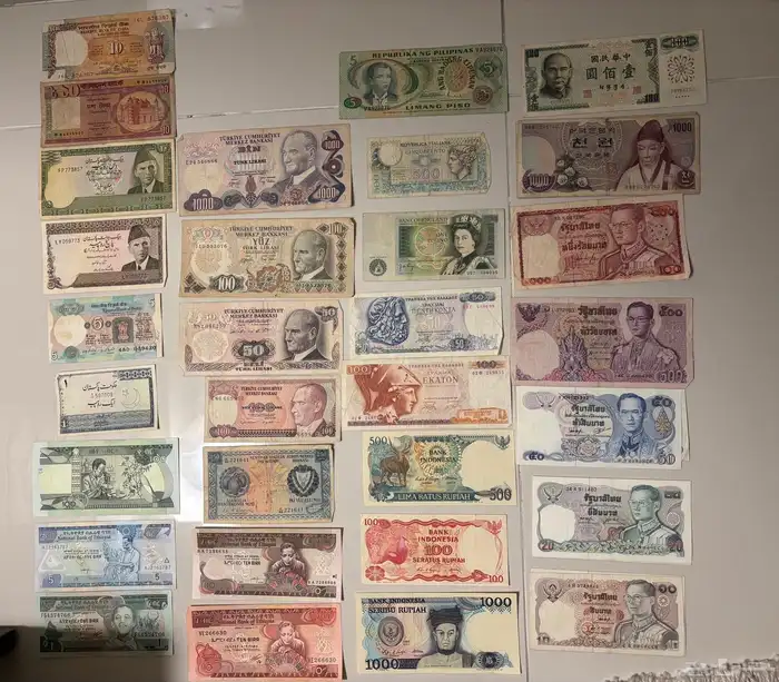 عملات ورقيه قديمه لبلدان متنوعه 3