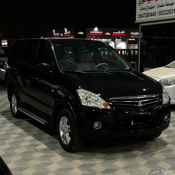 ميتسوبيشي CMC Z7 2012 عائلي ثلاث صفوف 1