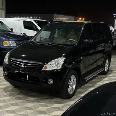 ميتسوبيشي CMC Z7 2012 عائلي ثلاث صفوف index