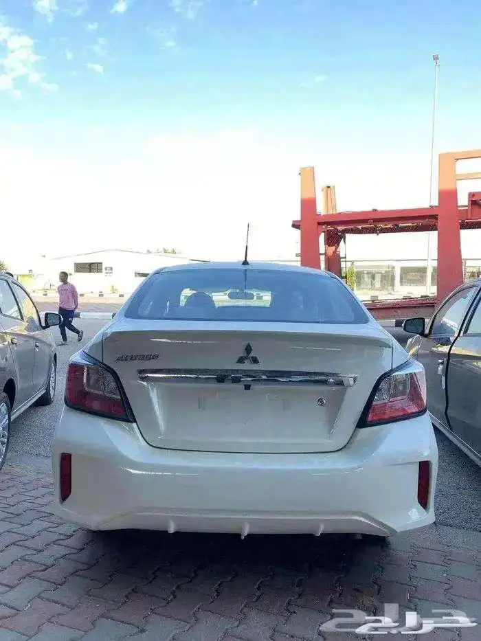 ميتسوبيشي اتراج 2024 فل كامل كاش و اقساط اسود و رمادي وابيض 3