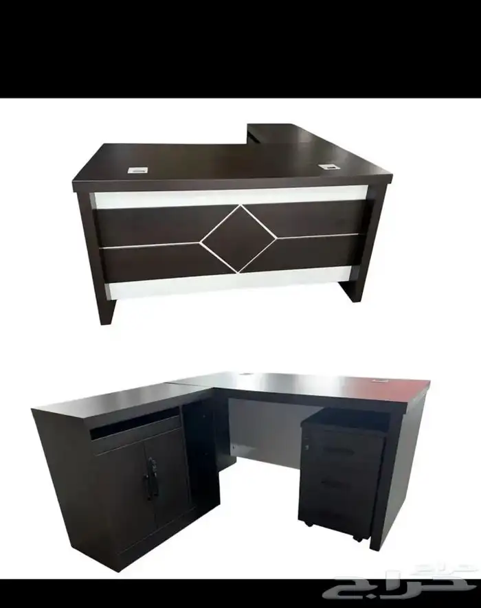 مكتب مدير عصري بتصميم فخم ومساحة عمل كبيرة 45