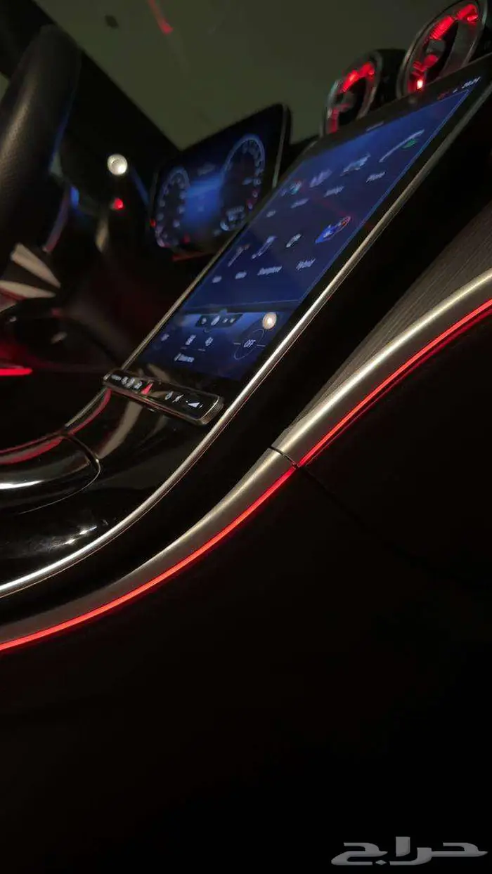 مرسيدس C300e 2023 شبه جديد 20