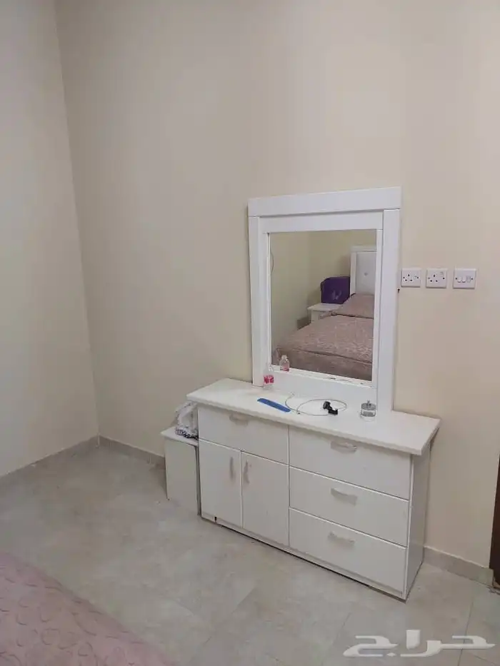 سرير شبه جديد  مرتبه  تسريحة 1