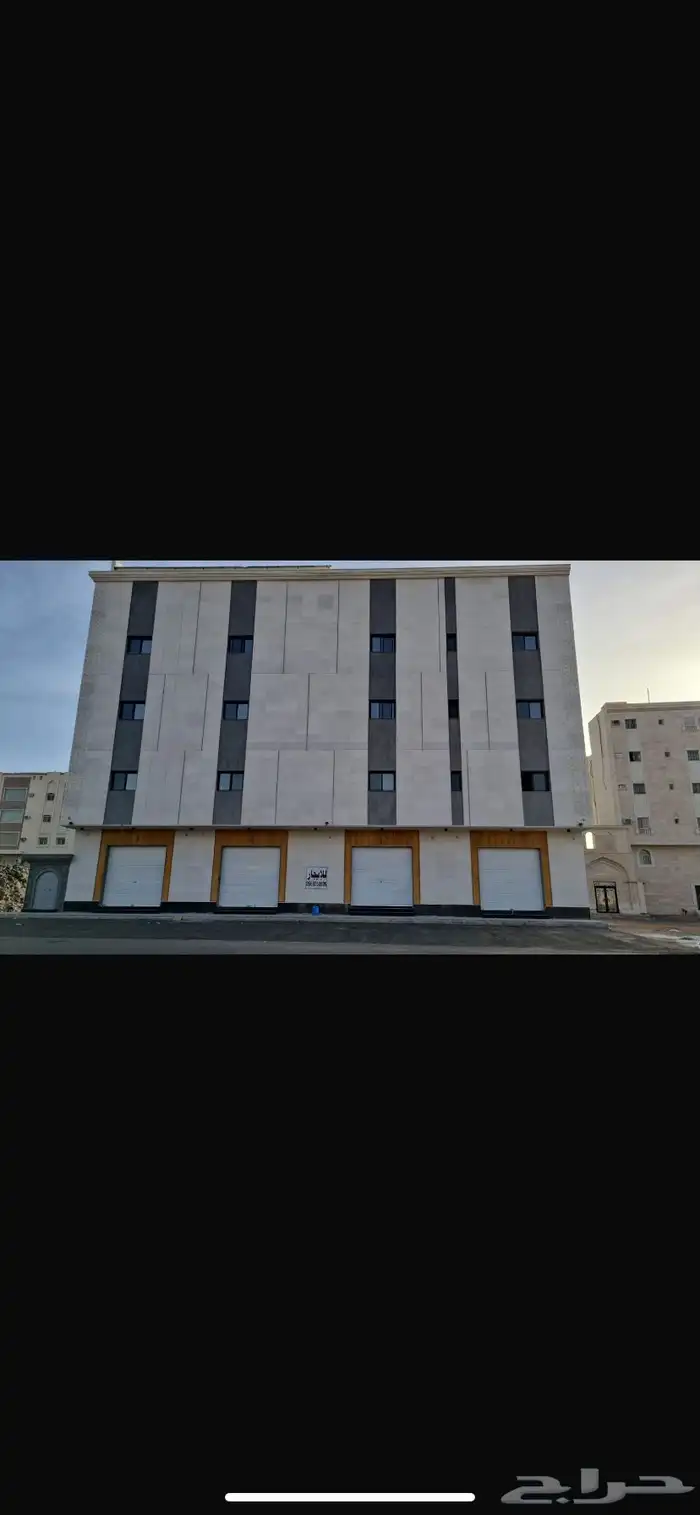 فرصة استثمارية مميزة محلات ومستودع في قلب المدينة المنورة 0