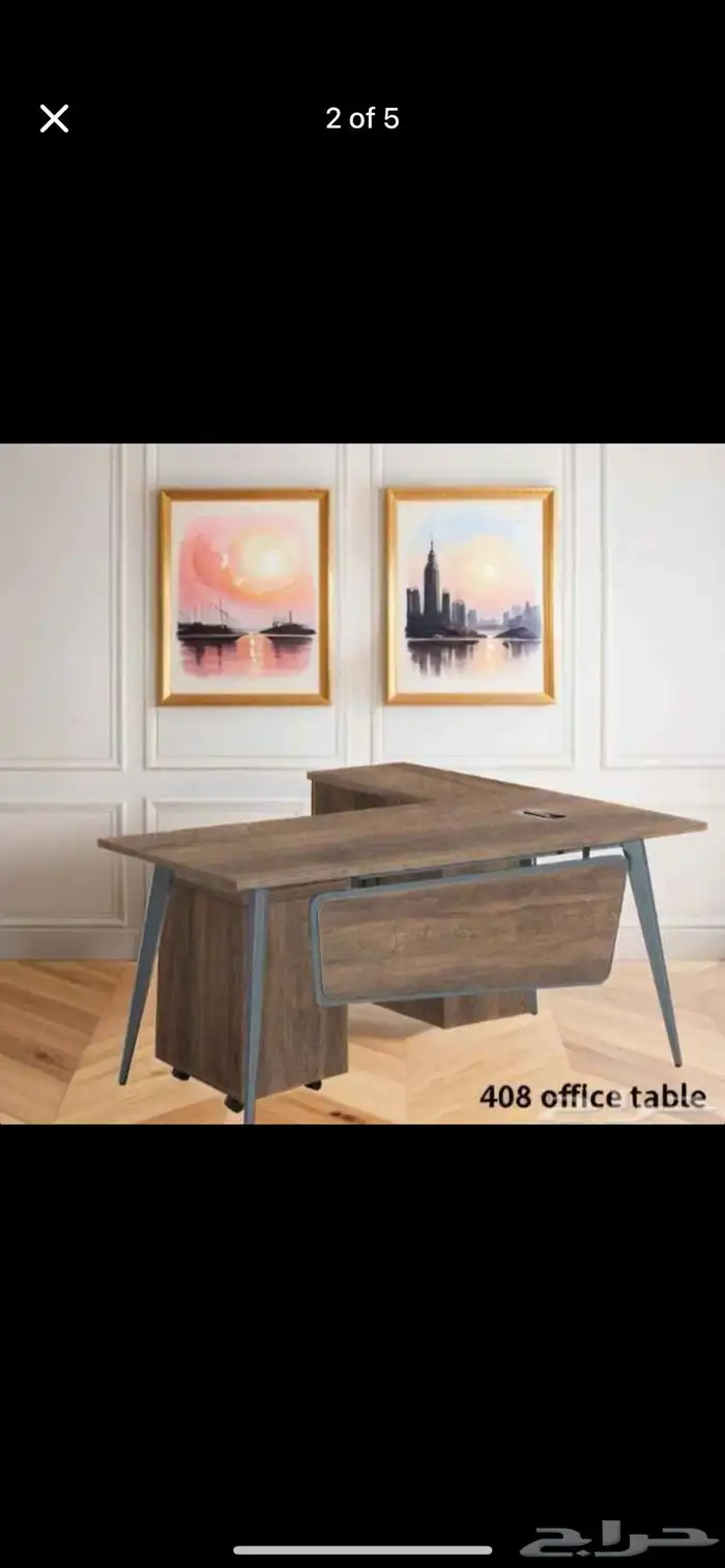 مكتب مدير عصري بتصميم فخم ومساحة عمل كبيرة 39