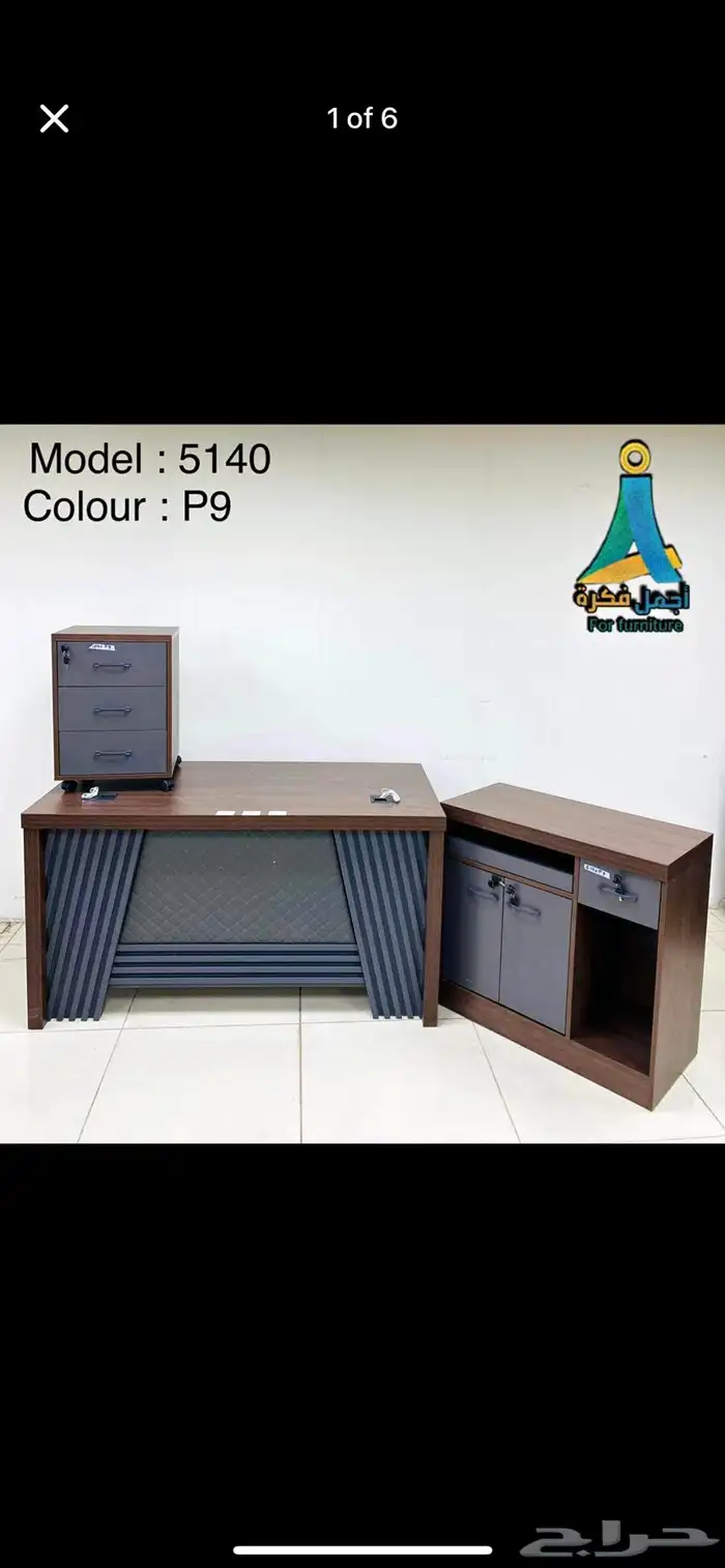 مكتب مدير عصري بتصميم فخم ومساحة عمل كبيرة 33