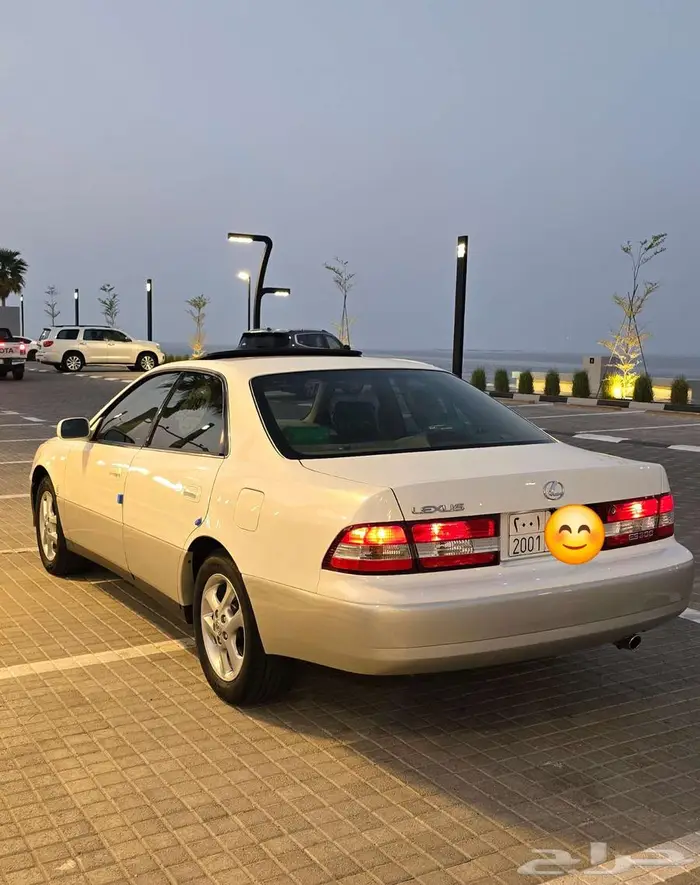 للبيع لكزس ES300 موديل 2001 أمريكي 60