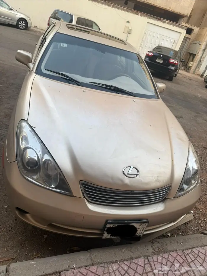 لكزس es الحد 10 الاف 4