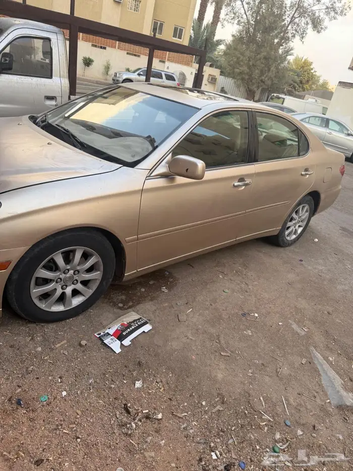 لكزس es الحد 10 الاف 8