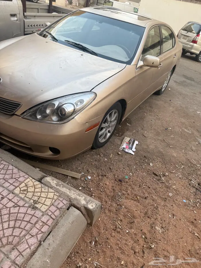 لكزس es الحد 10 الاف 0