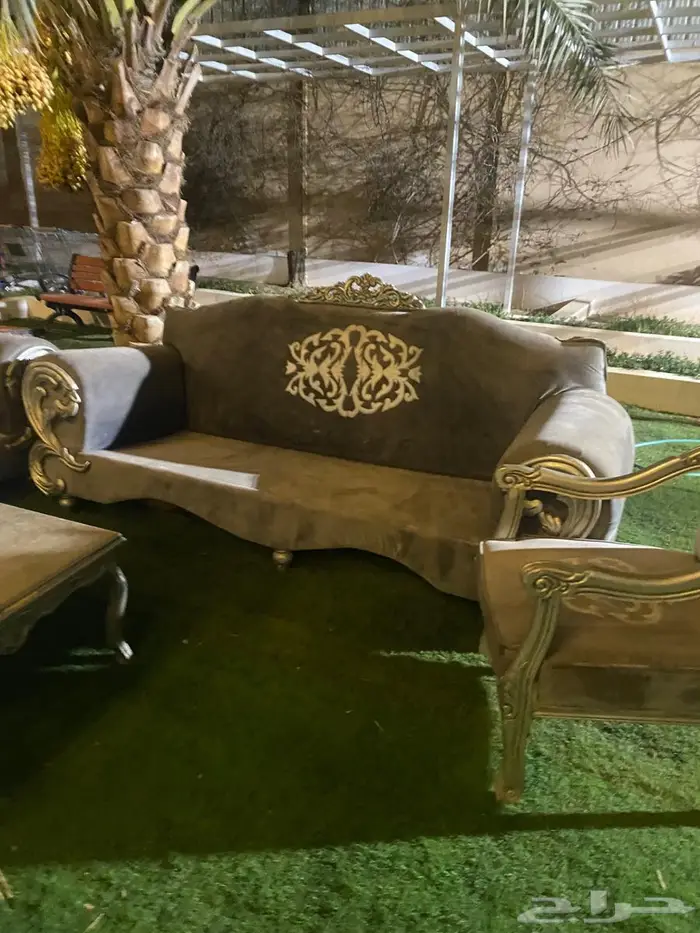كنب كلاسيكي مع طاوله 2