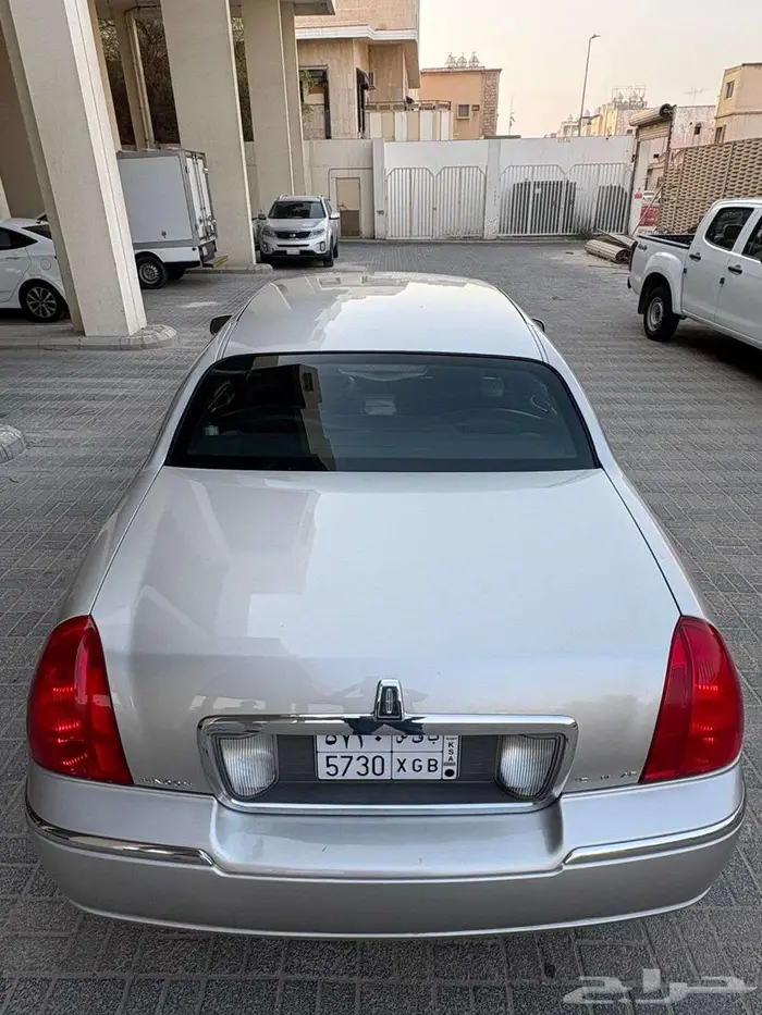 لينكولن تاون كار 2008 سيجنتشر 31