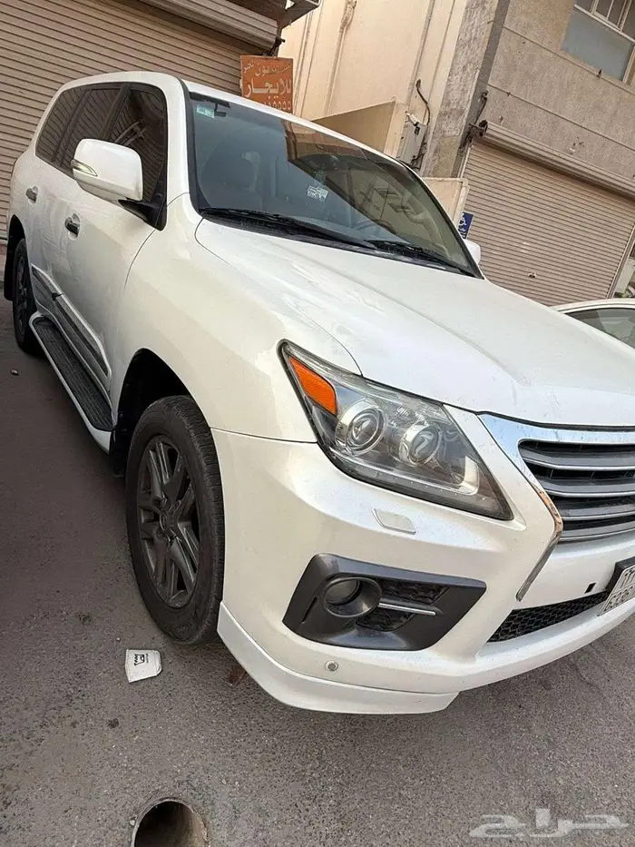للبيع  لكزس LX 570 - موديل 2013-2015 (فل كامل) 1
