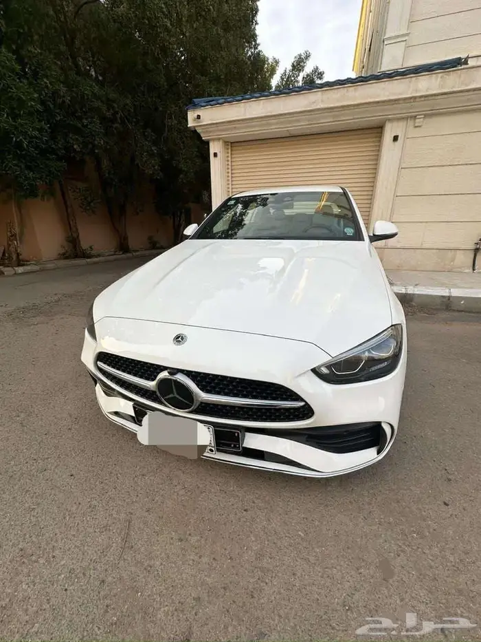 مرسيدس C300e 2023 شبه جديد 29