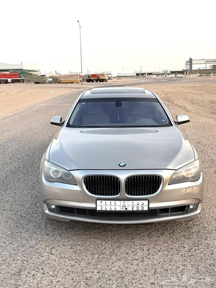 بي ام دبليو 2012 740Liنظيف جدا 2