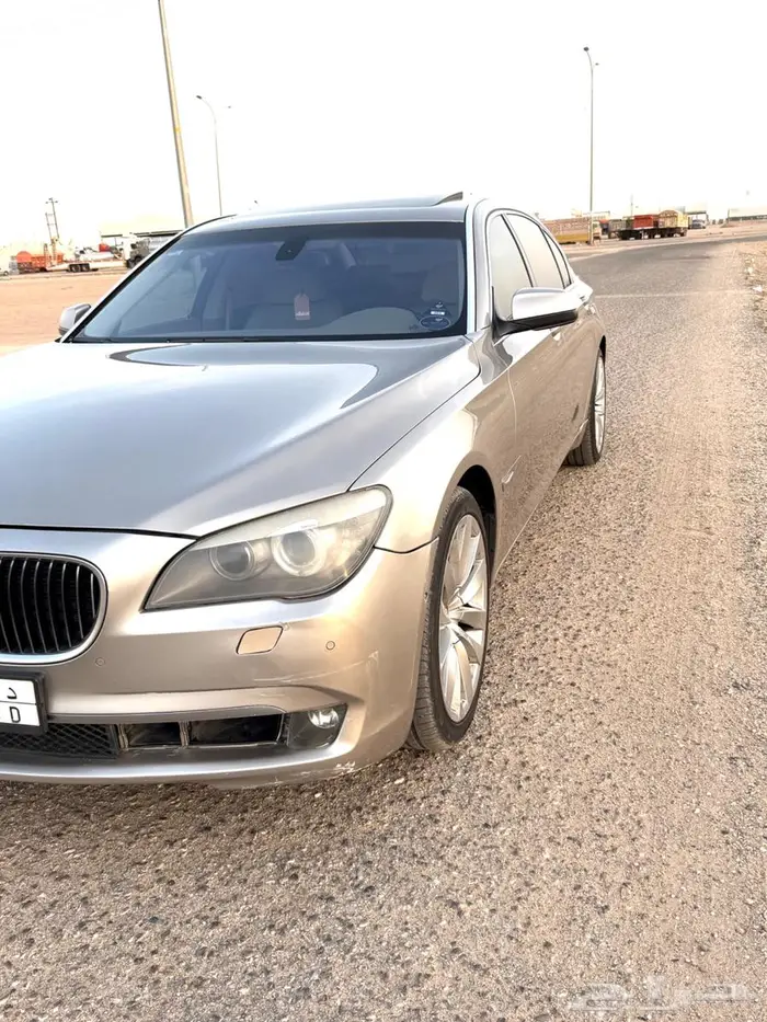 بي ام دبليو 2012 740Liنظيف جدا 5