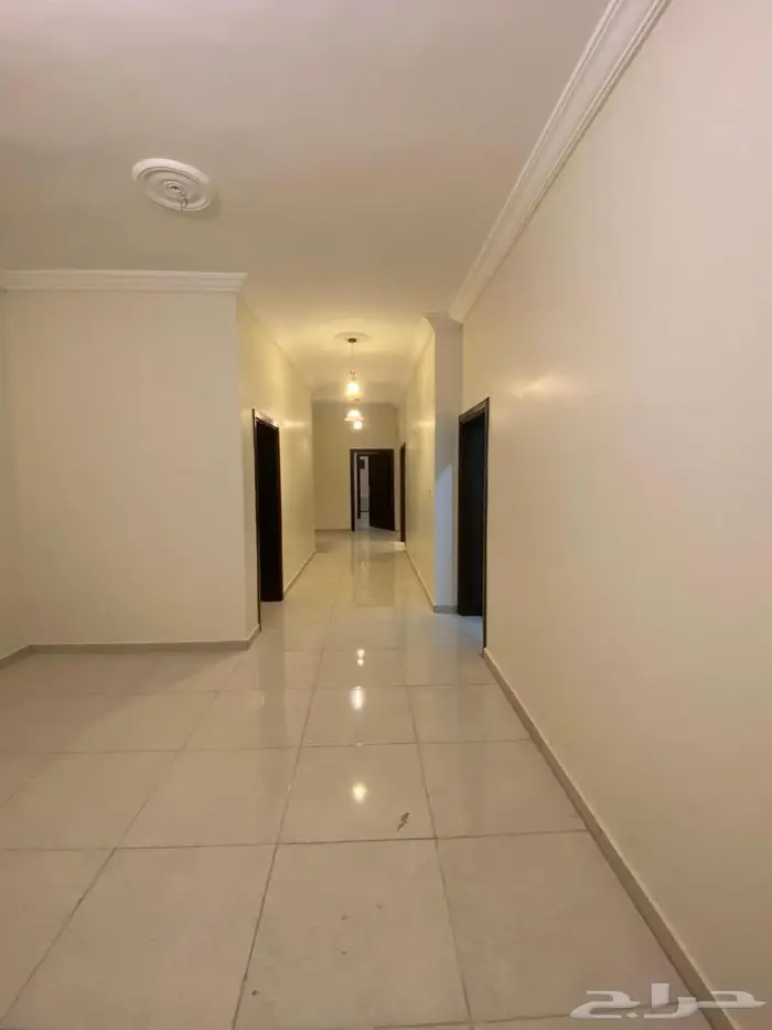 شقة جديدة للايجار بحي الريان 5 غرف 4