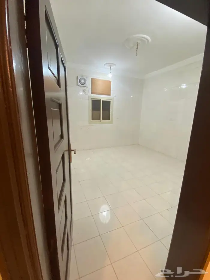 شقة جديدة للايجار بحي الريان 5 غرف 5