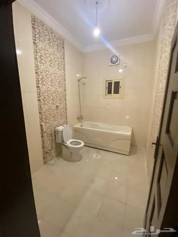شقة جديدة للايجار بحي الريان 5 غرف 12