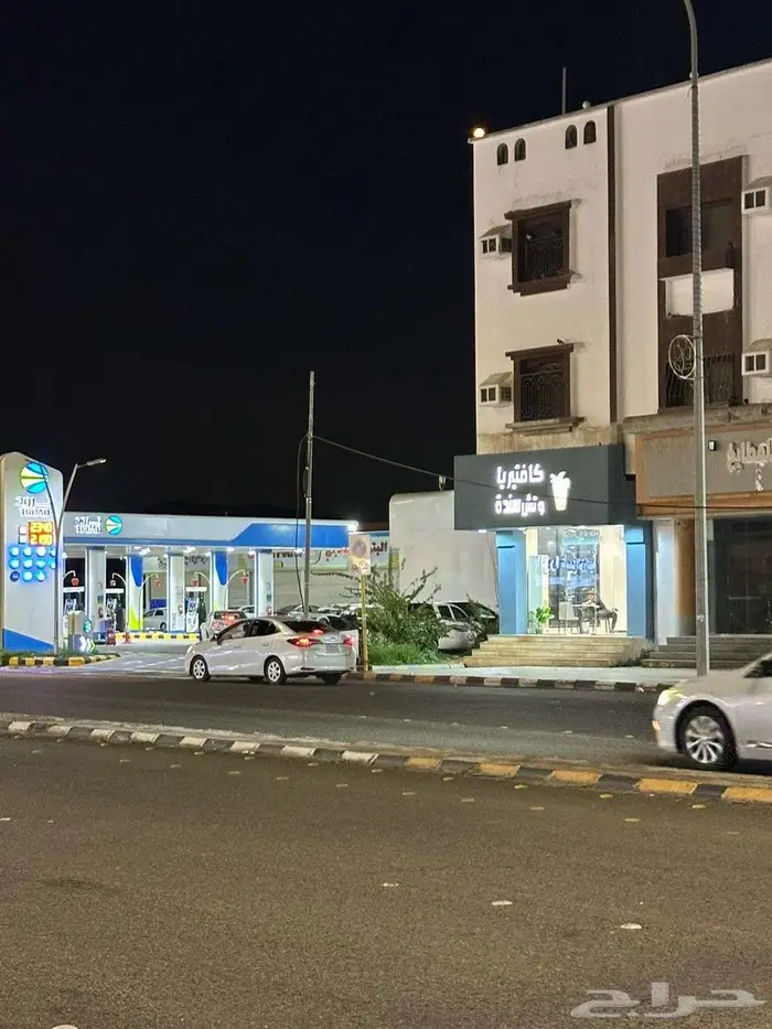 اعلان بيع كافتيريا جاهزة للعمل في موقع محطات للباصات 16